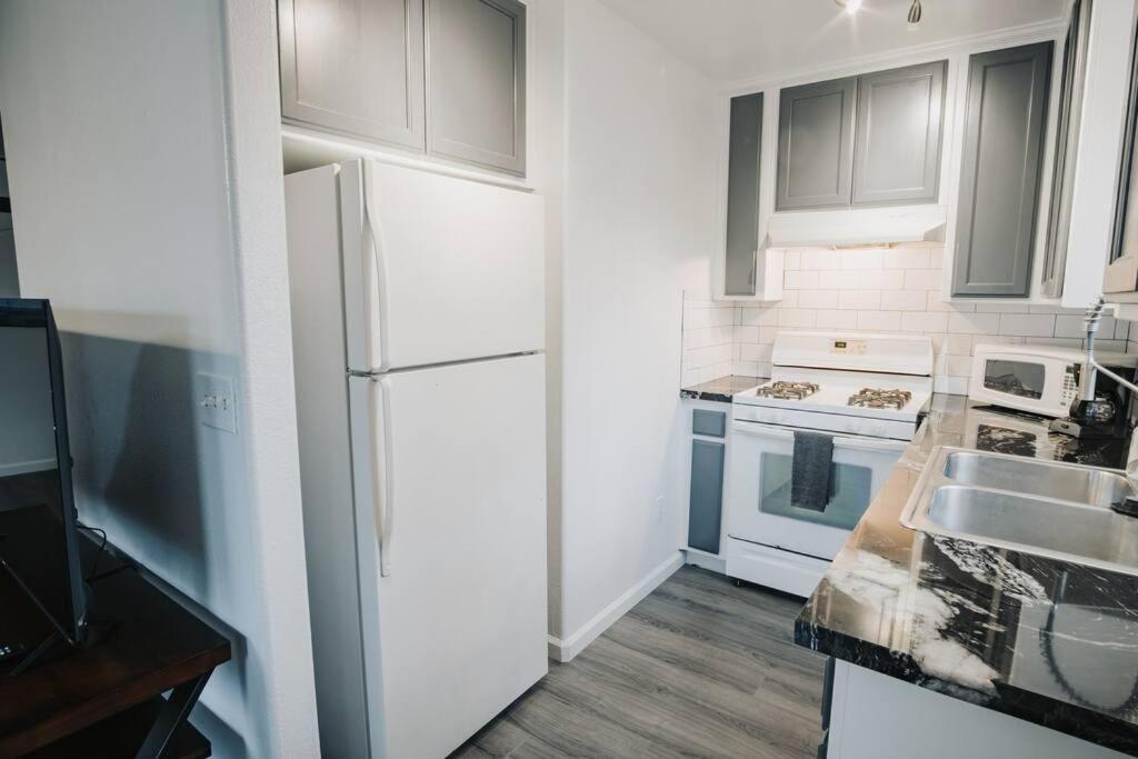 Gorgeous Upstairs Studio With Patio And Laundry تشيكو، كاليفورنيا المظهر الخارجي الصورة