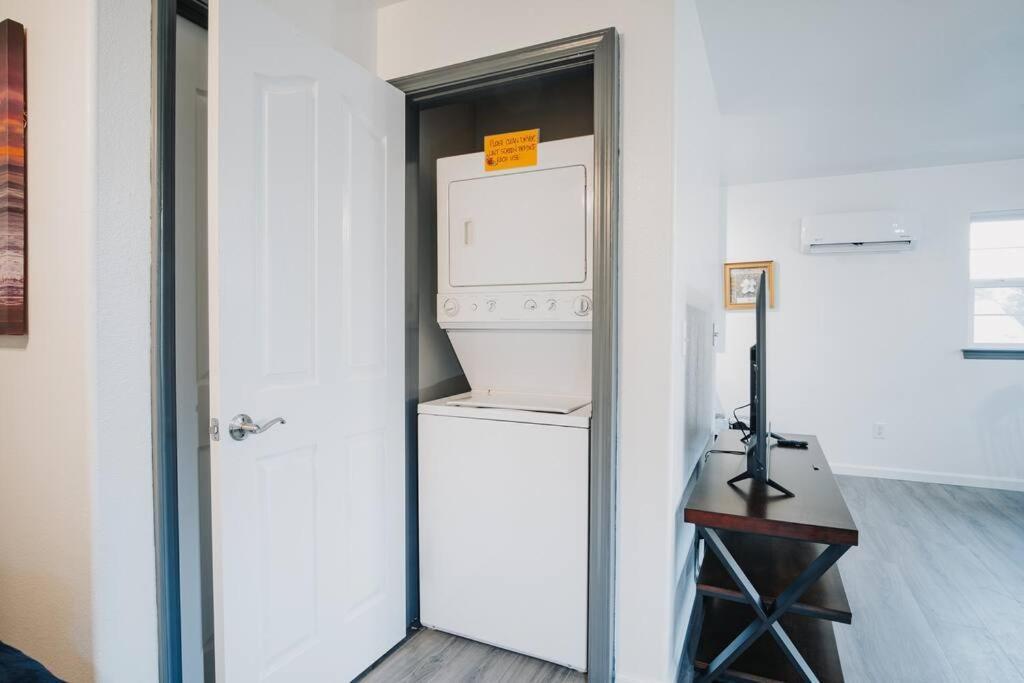 Gorgeous Upstairs Studio With Patio And Laundry تشيكو، كاليفورنيا المظهر الخارجي الصورة