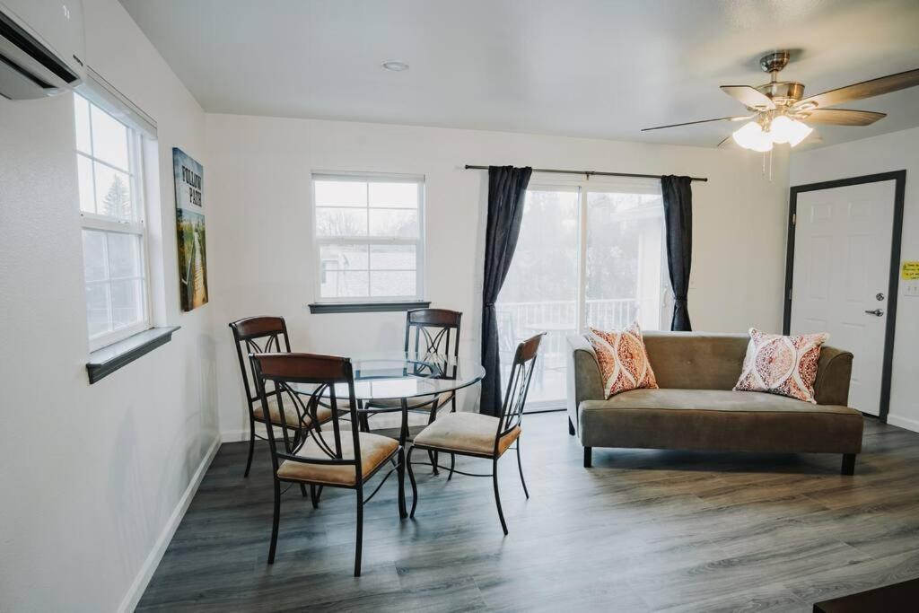 Gorgeous Upstairs Studio With Patio And Laundry تشيكو، كاليفورنيا المظهر الخارجي الصورة