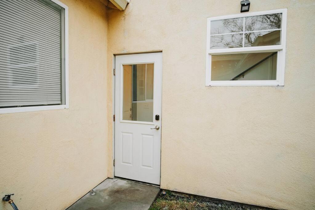 Gorgeous Upstairs Studio With Patio And Laundry تشيكو، كاليفورنيا المظهر الخارجي الصورة