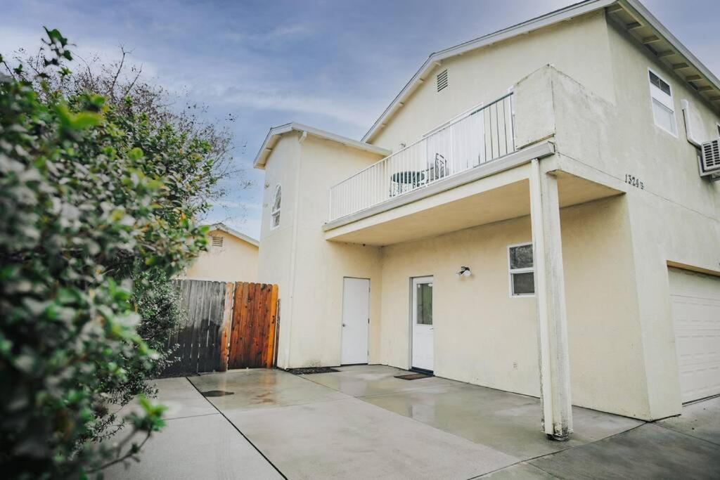 Gorgeous Upstairs Studio With Patio And Laundry تشيكو، كاليفورنيا المظهر الخارجي الصورة